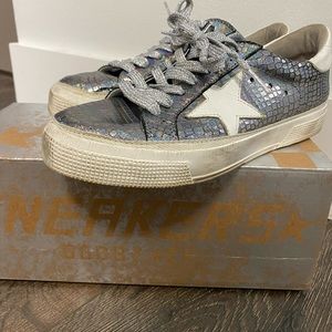 Good condition MAY ORIGINAL GOLDEN GOOSE ♥️ i love them but ready for a change!